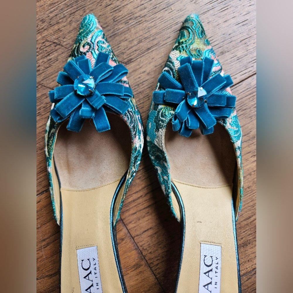 ISAAC MIZRAHI Floral Women's Shoes with Blue Accents 7.5